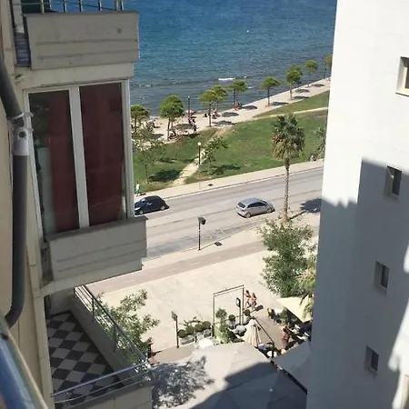 Lungomare Apartment, Above Bar Bonaparte דירה Vlorë